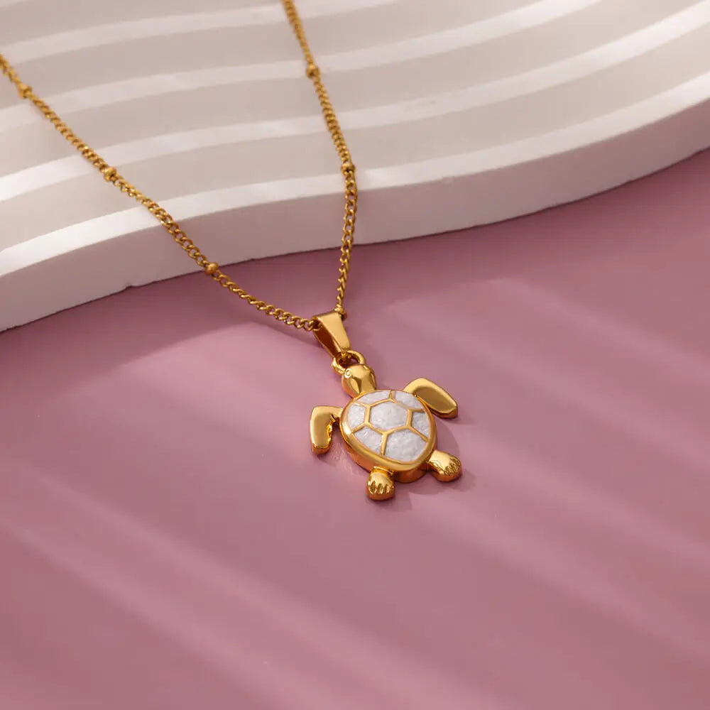 Farbige Schildkröten-Halskette aus Edelstahl – Sommerliche Perlenkette mit Tieranhänger für Damen & Unisex | Strand Schmuck Vintage Stil