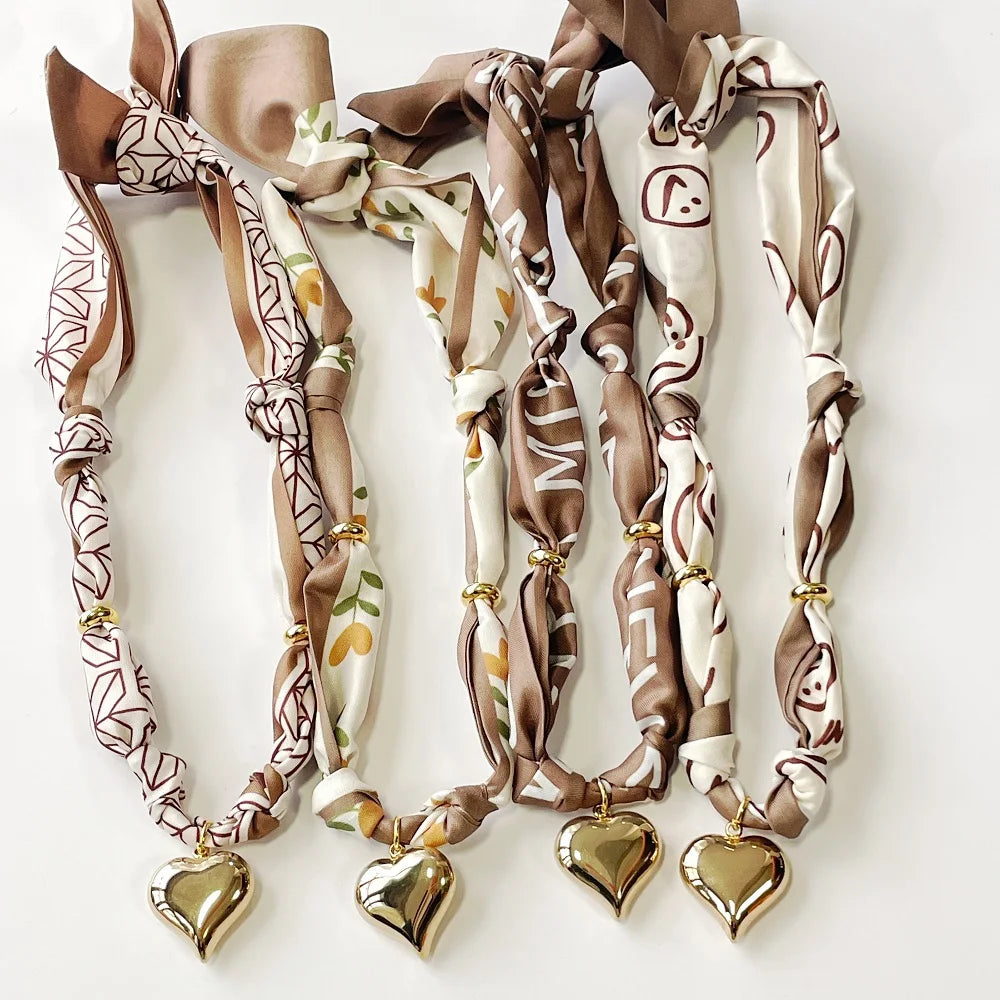 30 neue Feiertags-Spaß-Schal-Halskette mit riesigen Herzen oder kleinen Herzen, Weihnachtsgeschenk für Frauen, Mädchen, Mama
