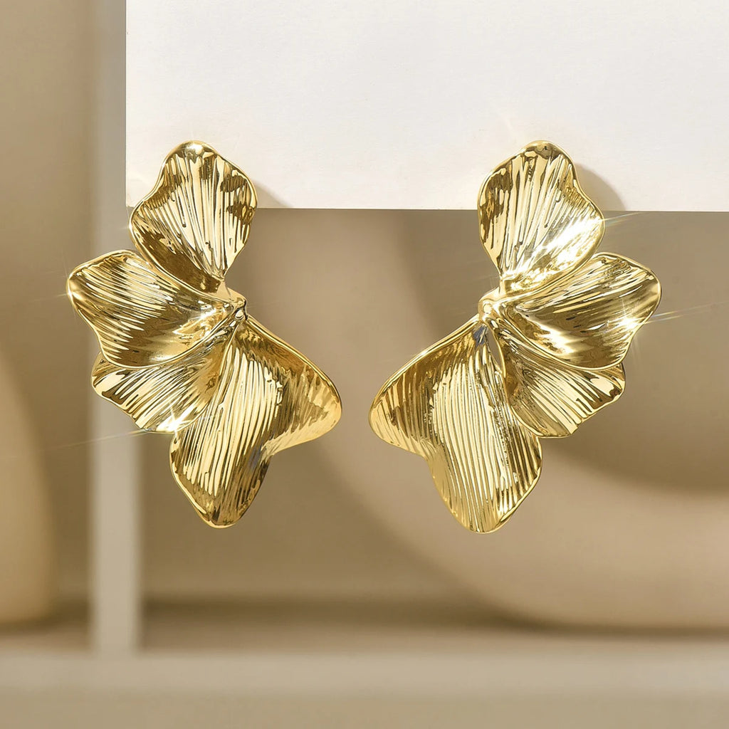 Elegante Ginkgo Blätter Halbe Blume Ohrstecker für Frauen Design Sinn Gold Farbe Blütenblätter Piercing Ohrringe Damen Schmuck