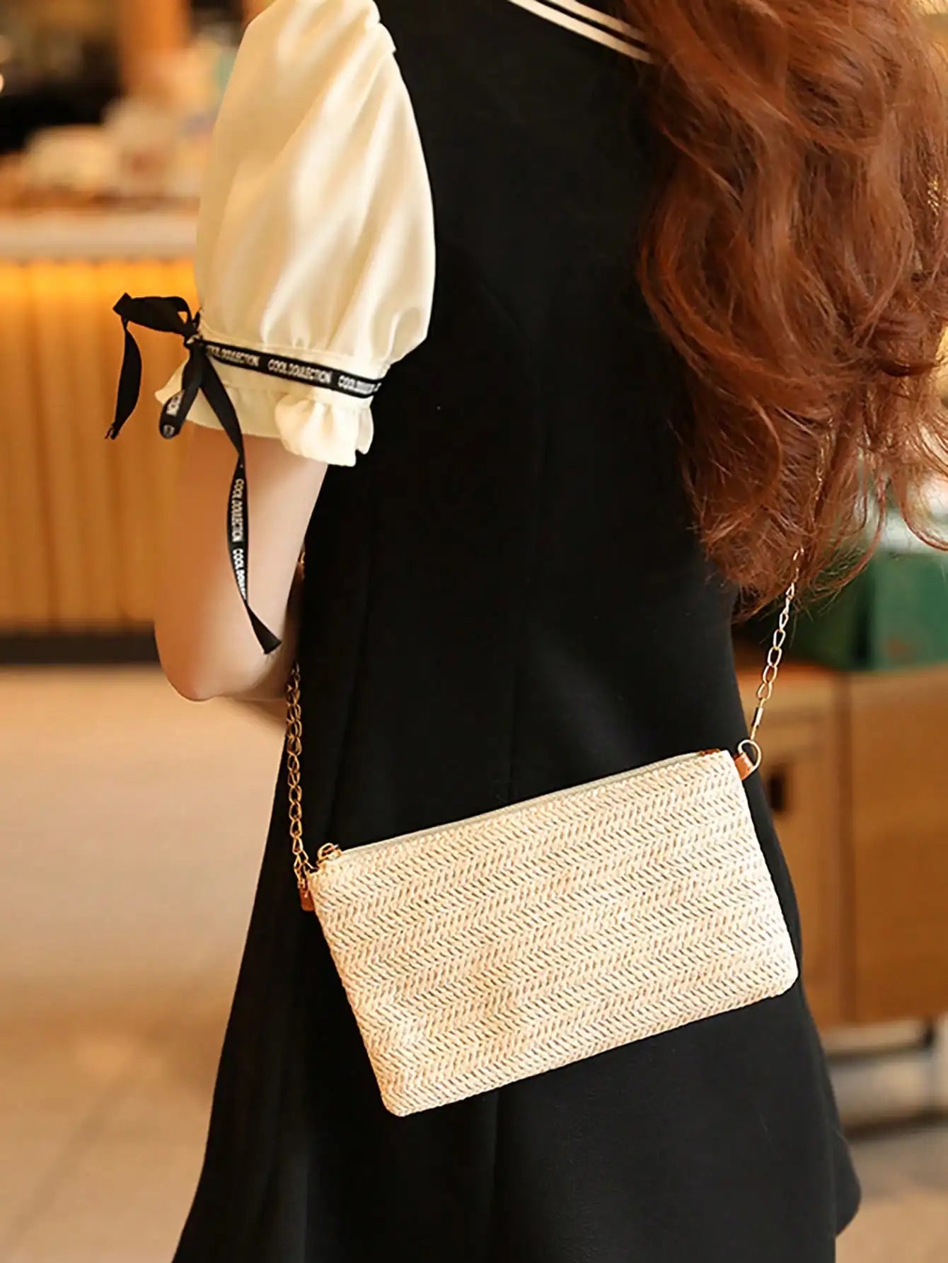 Neue kleine quadratische Tasche aus Strohgewebe, einfache und modische Handytasche mit Kette, kleine, leichte und vielseitige Mini-Umhängetasche