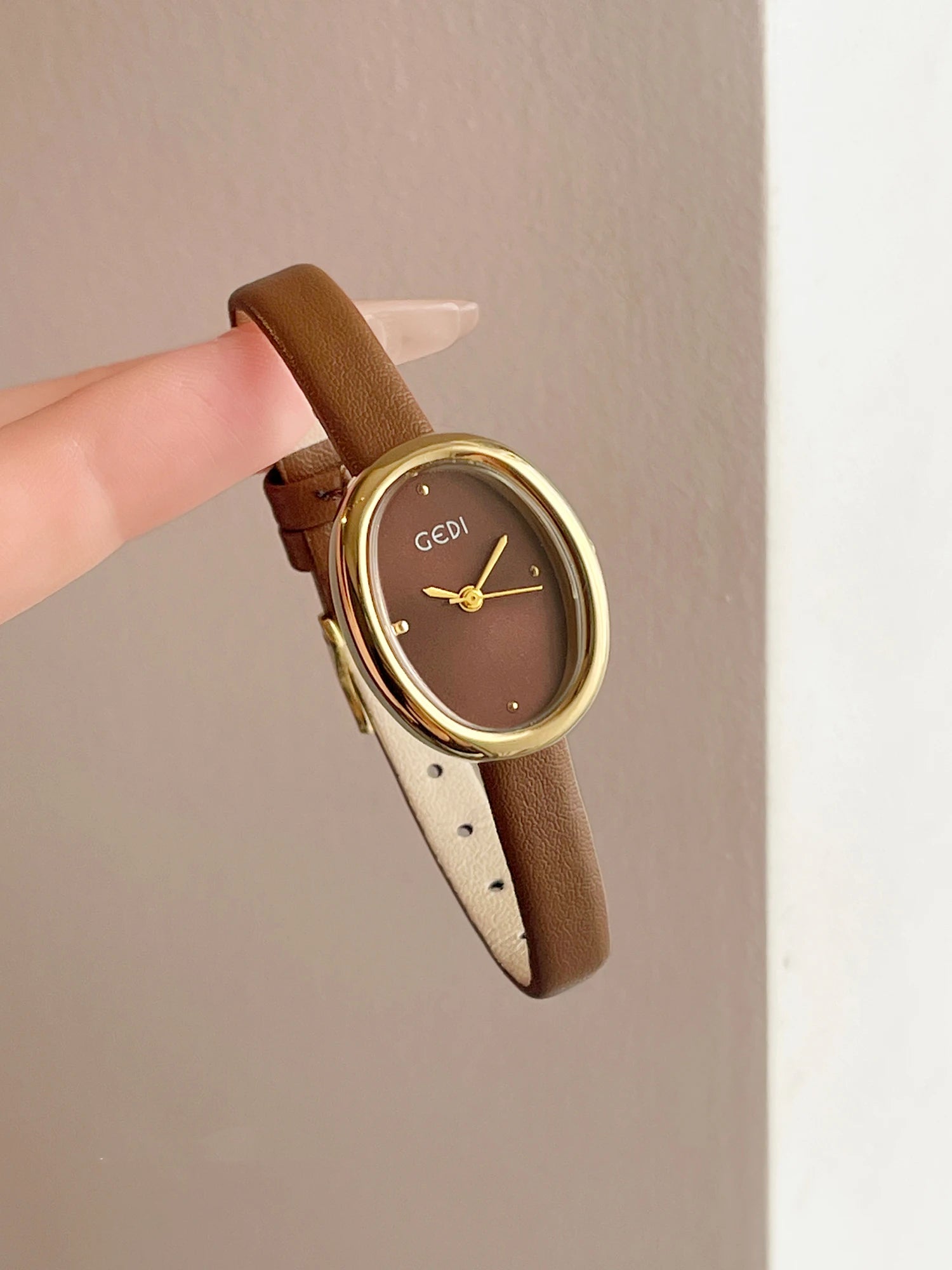 Elegante Luxus-Armbanduhren mit Lederarmband für Damen, wasserabweisender Quarzuhr mit kleinem ovalem Zifferblatt, perfektes Geschenk für Damen