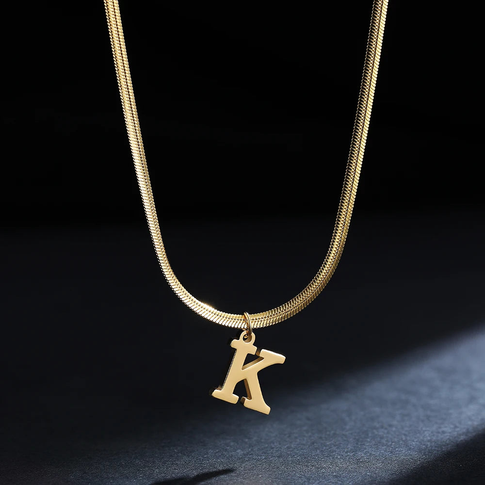 A-Z Alphabet vergoldeter Edelstahl Anhänger Halskette für Frauen Schlangenkette Anfangsbuchstabe Schlüsselbein Halsketten Kragen Schmuck