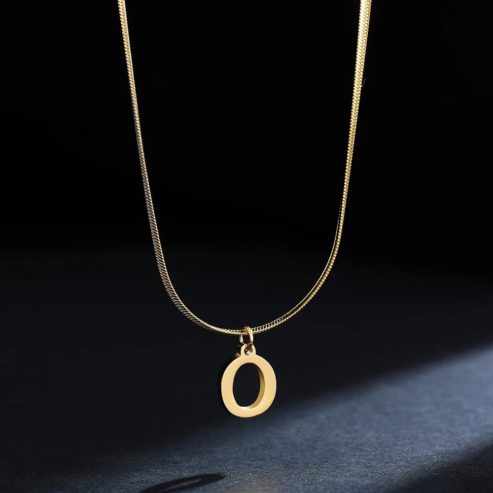 A-Z Alphabet vergoldeter Edelstahl Anhänger Halskette für Frauen Schlangenkette Anfangsbuchstabe Schlüsselbein Halsketten Kragen Schmuck