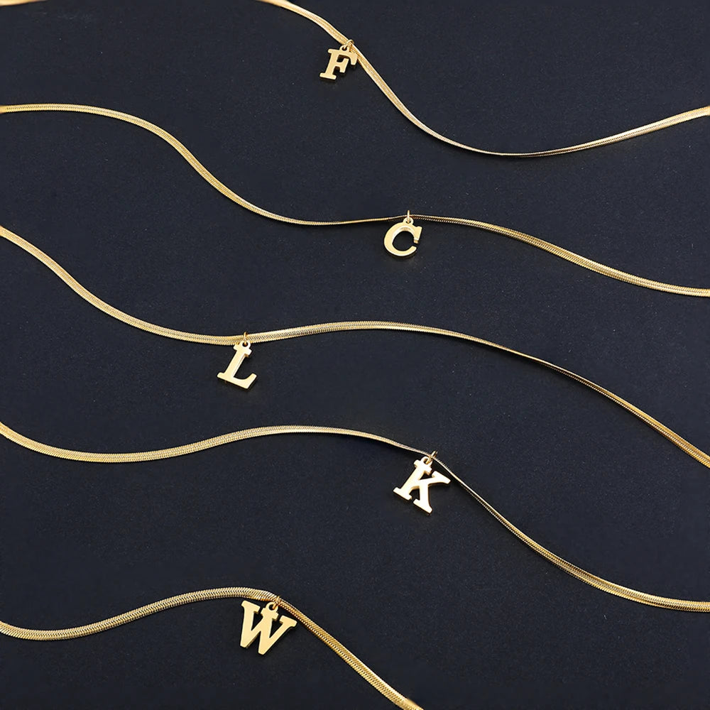 A-Z Alphabet vergoldeter Edelstahl Anhänger Halskette für Frauen Schlangenkette Anfangsbuchstabe Schlüsselbein Halsketten Kragen Schmuck