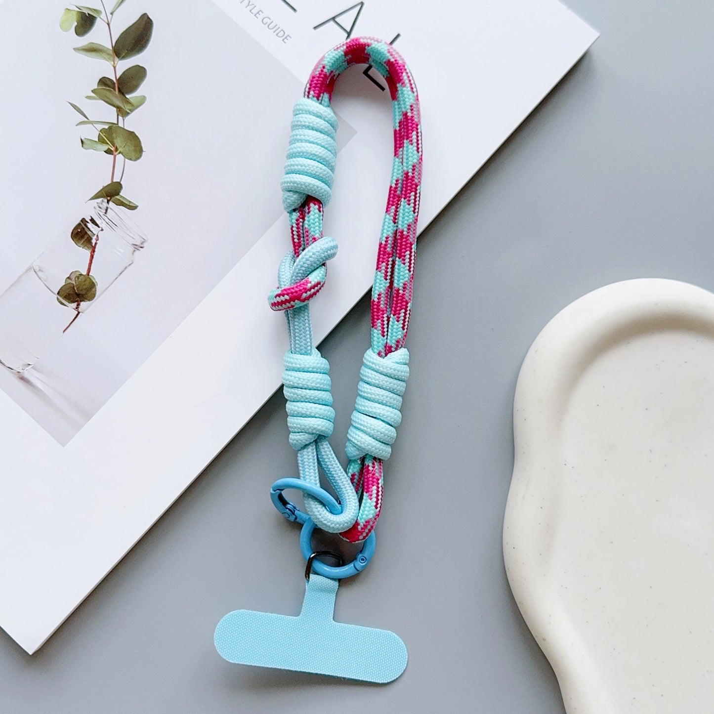 Kreative und wunderschöne Farbkombination, kreatives Cartoon-Armband, universelles Handy-Lanyard, Zubehör-Anhänger