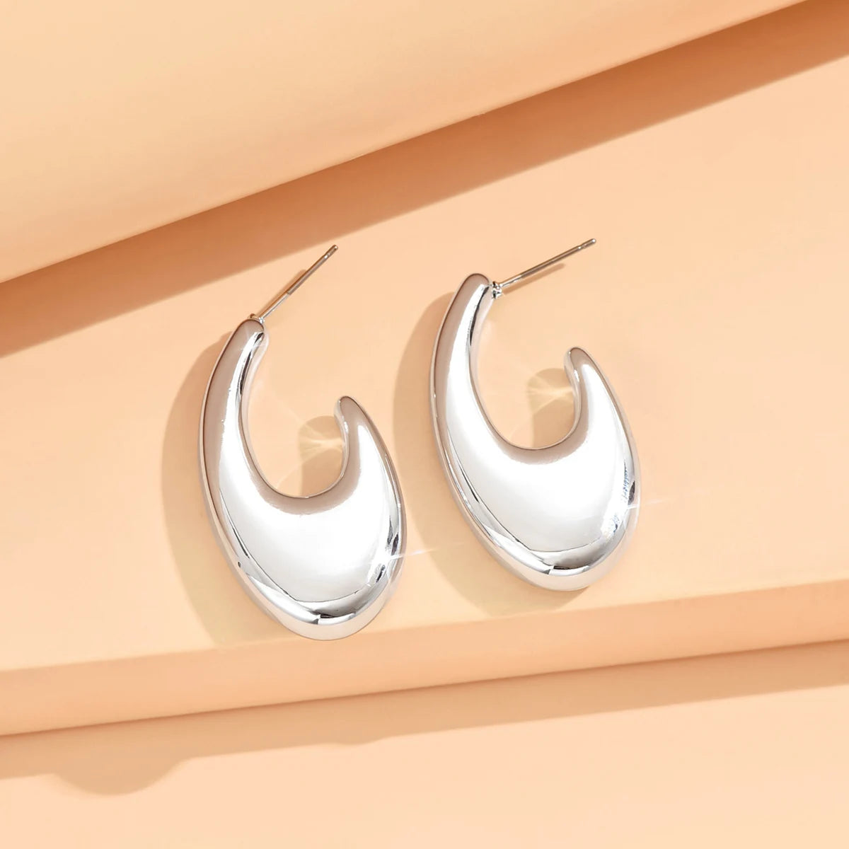 Natura Sabi Geometrische unregelmäßige metallische Farbohrringe für Frauen 2024, minimalistischer Stil, Persönlichkeitsohrringe, trendiger Schmuck, Geschenk