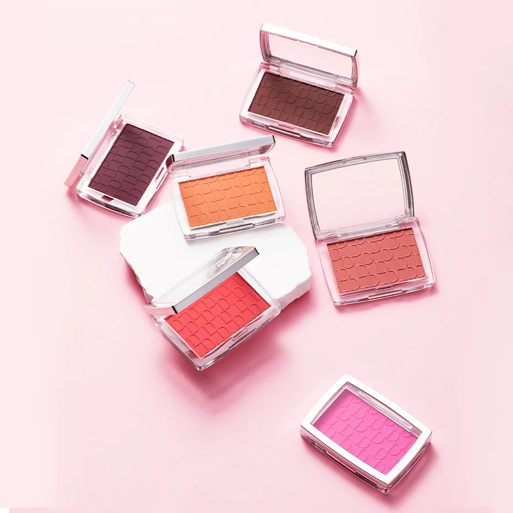 Gesichtsrouge, matt, natürlich, Wangentönung, erhellt das Gesicht, rosa, rot, Gesichtskonturierung, Kosmetik, Rouge, Puder, weiches weibliches Make-up