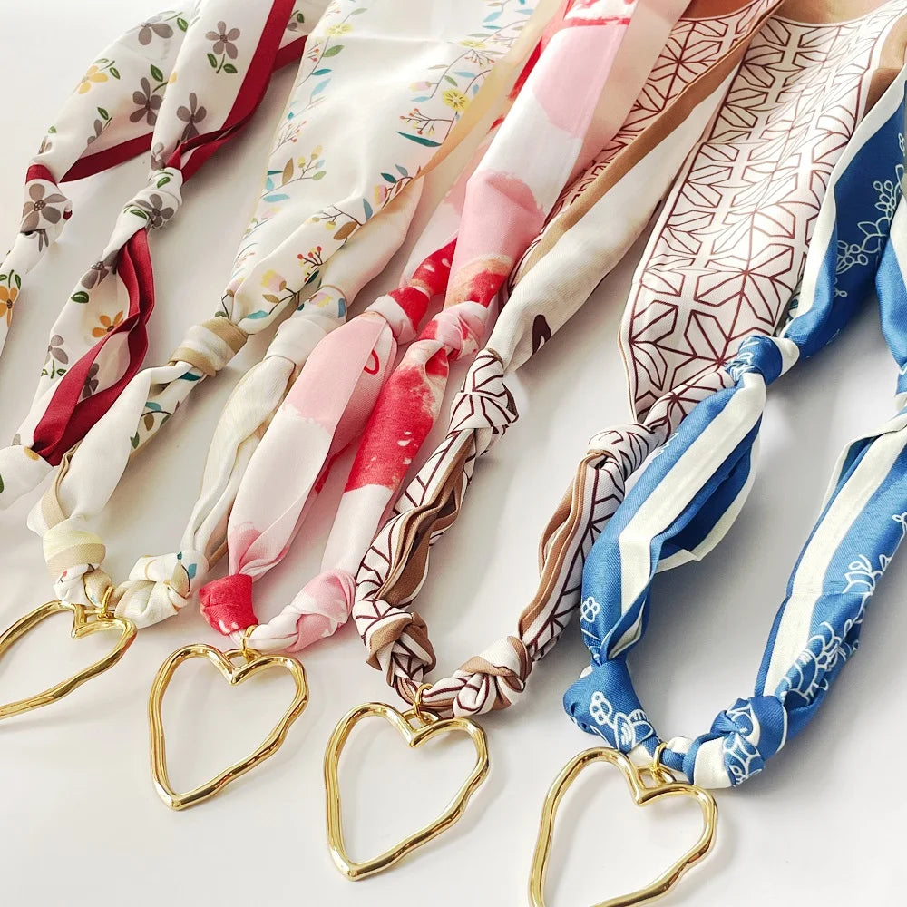 30 neue Feiertags-Spaß-Schal-Halskette mit riesigen Herzen oder kleinen Herzen, Weihnachtsgeschenk für Frauen, Mädchen, Mama