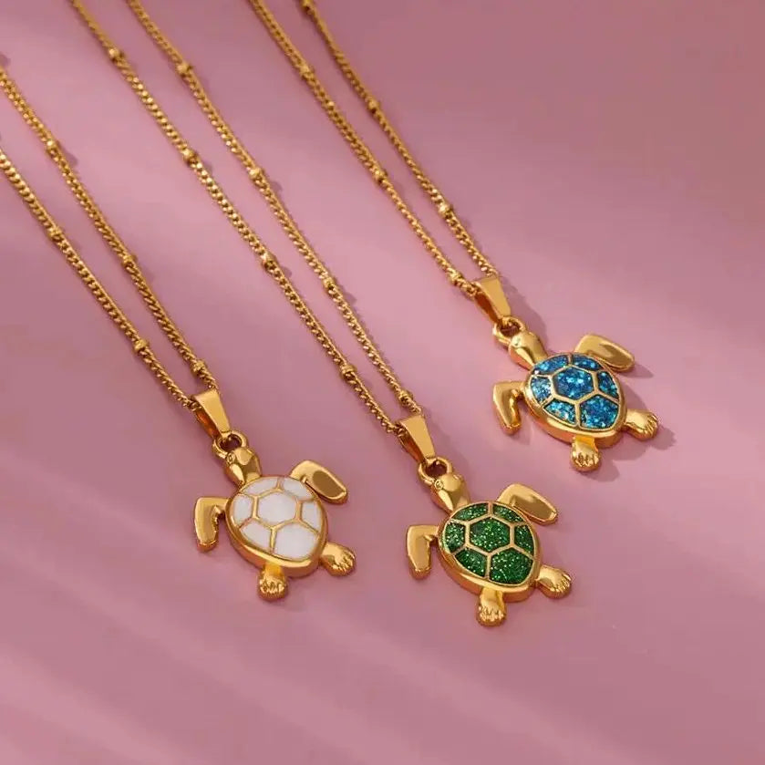Farbige Schildkröten-Halskette aus Edelstahl – Sommerliche Perlenkette mit Tieranhänger für Damen & Unisex | Strand Schmuck Vintage Stil