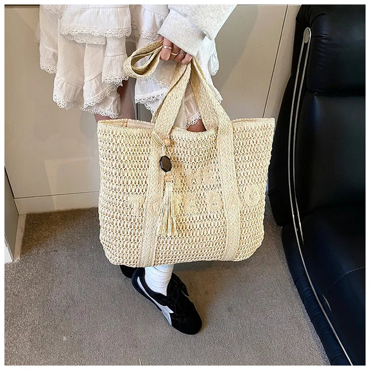 Französischer Stil, große Kapazität, gewebte Strohtasche für Damen, neue Strandurlaub-Umhängetasche, lässige Pendler-Einkaufstasche, Geldbörse
