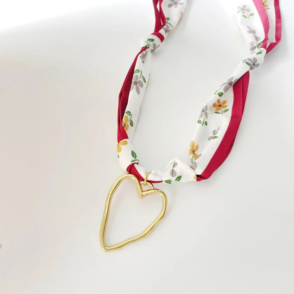 30 neue Feiertags-Spaß-Schal-Halskette mit riesigen Herzen oder kleinen Herzen, Weihnachtsgeschenk für Frauen, Mädchen, Mama