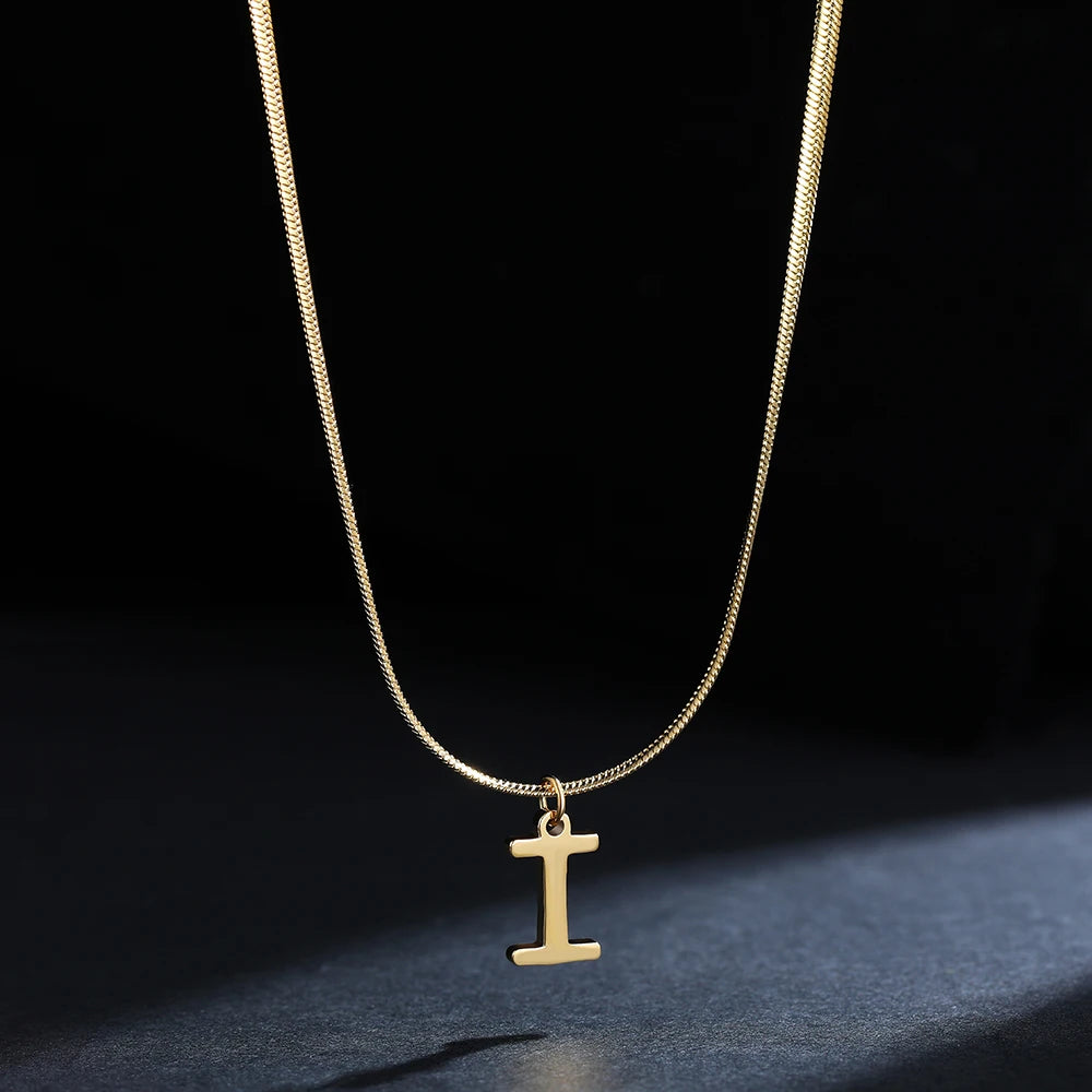 A-Z Alphabet vergoldeter Edelstahl Anhänger Halskette für Frauen Schlangenkette Anfangsbuchstabe Schlüsselbein Halsketten Kragen Schmuck