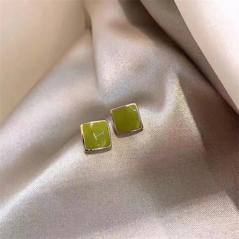 Koreanische Mode Glasierte Grüne Frische Kleine Stud Ohrringe Für Frauen Vintage Tropft Öl Geometrische Emaille Ohrring Partei Schmuck Geschenk