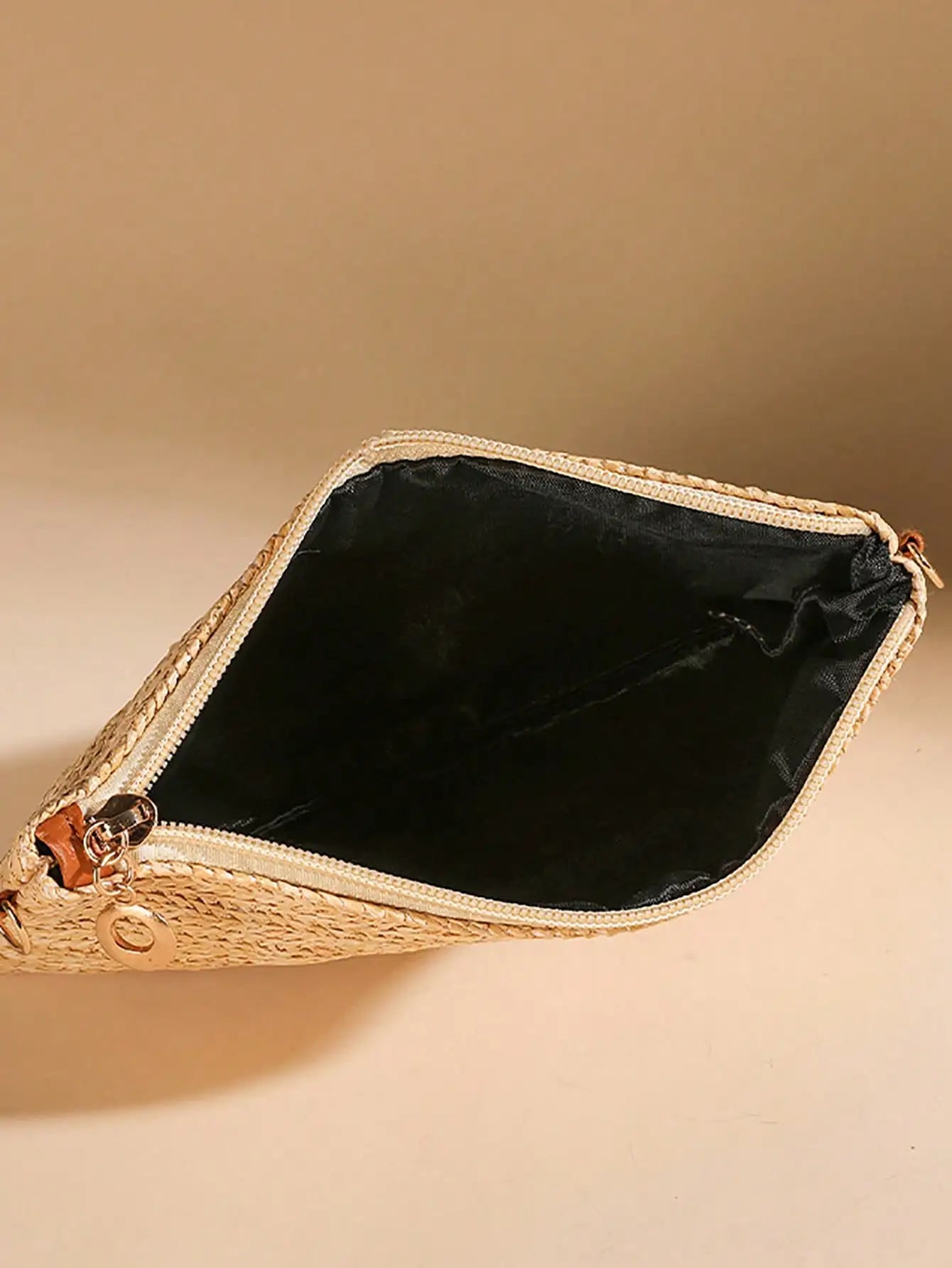 Neue kleine quadratische Tasche aus Strohgewebe, einfache und modische Handytasche mit Kette, kleine, leichte und vielseitige Mini-Umhängetasche