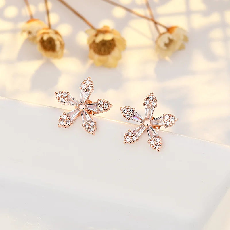Zarter Blatt-Ohrring mit glänzendem Blatt für Damen, silberfarben/goldfarben, modische Ohrstecker, ausgefallenes Mädchen-Geschenk 2024, Schmuckgeschenke