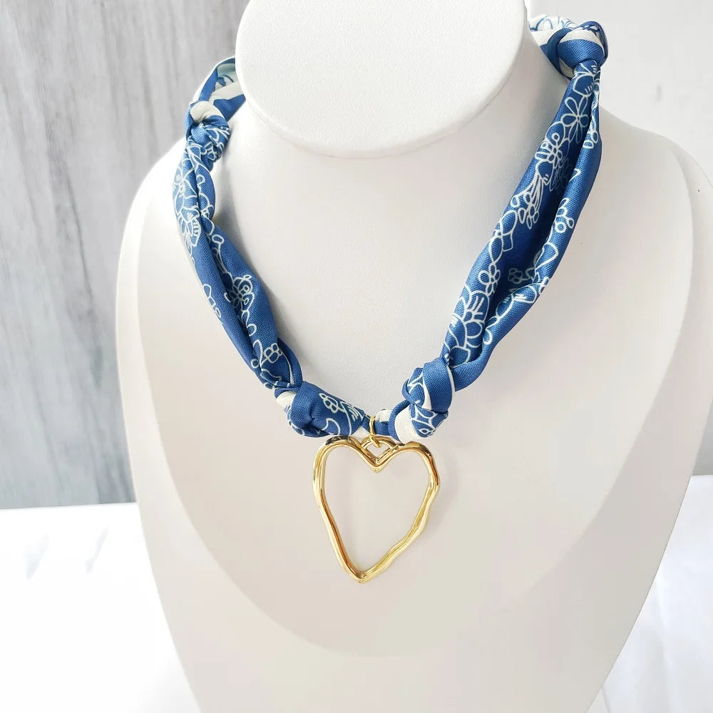 30 neue Feiertags-Spaß-Schal-Halskette mit riesigen Herzen oder kleinen Herzen, Weihnachtsgeschenk für Frauen, Mädchen, Mama