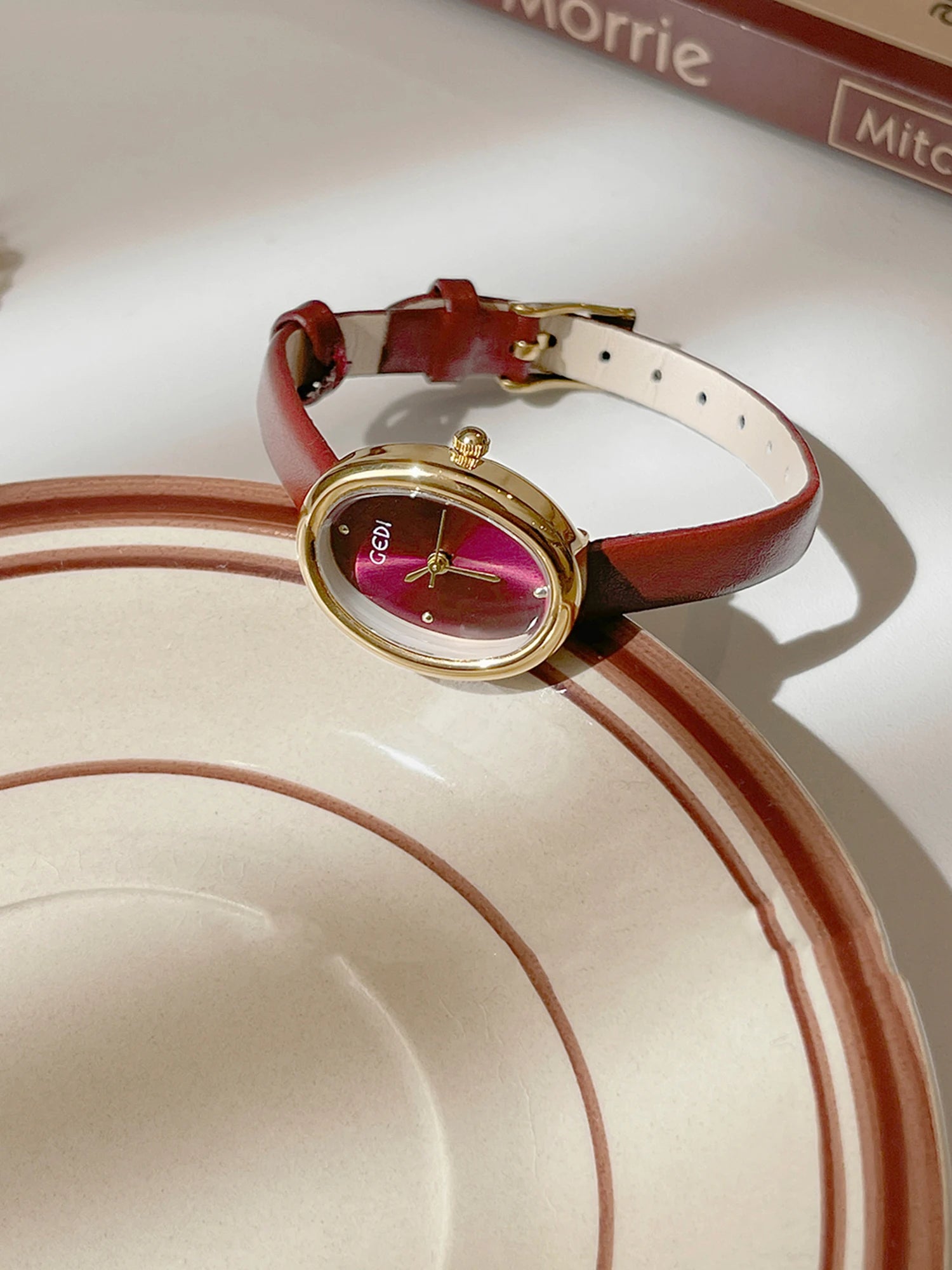 Elegante Luxus-Armbanduhren mit Lederarmband für Damen, wasserabweisender Quarzuhr mit kleinem ovalem Zifferblatt, perfektes Geschenk für Damen