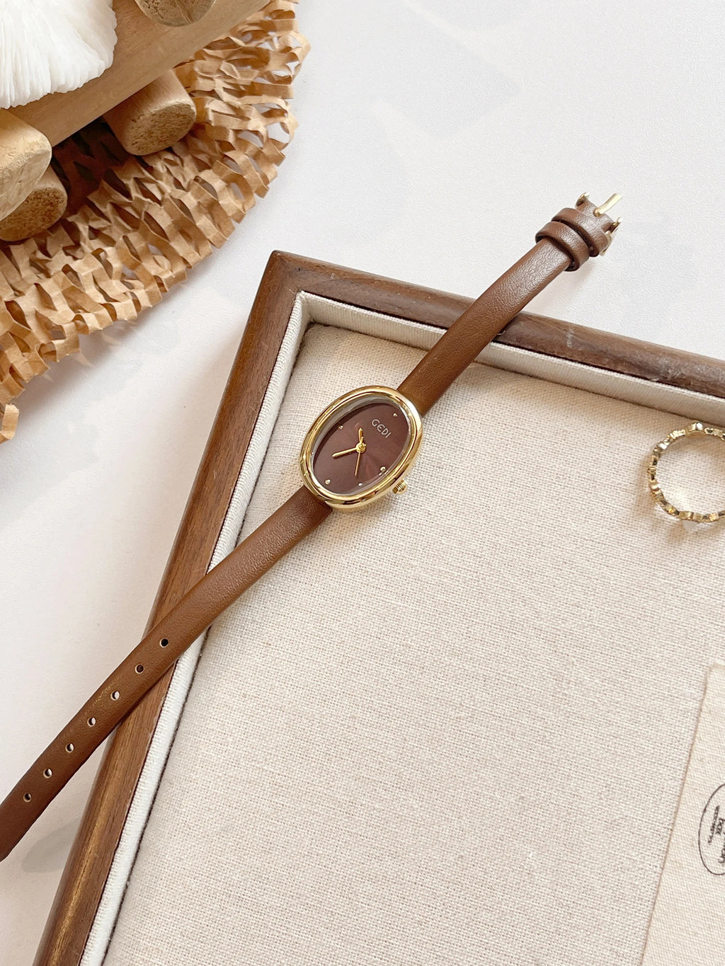 Elegante Luxus-Armbanduhren mit Lederarmband für Damen, wasserabweisender Quarzuhr mit kleinem ovalem Zifferblatt, perfektes Geschenk für Damen