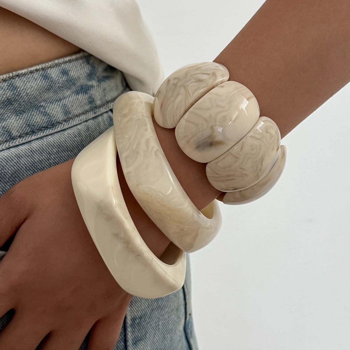 Salircon 3 Stile Bohemian Beige Breite Harz Acryl Verschmieren Armreifen für Frauen Punk Geometrische Arm Armband Ästhetischen Y2K Schmuck