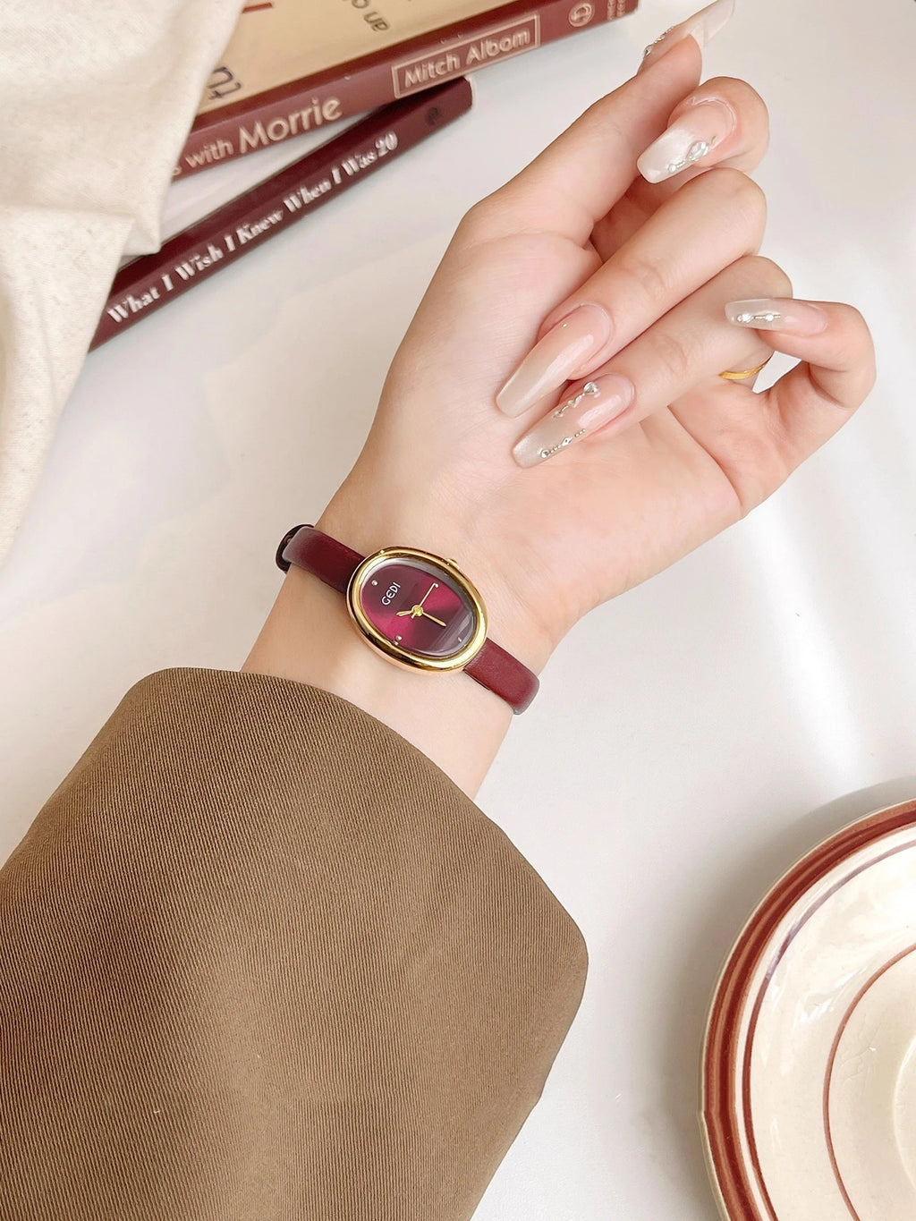 Elegante Luxus-Armbanduhren mit Lederarmband für Damen, wasserabweisender Quarzuhr mit kleinem ovalem Zifferblatt, perfektes Geschenk für Damen