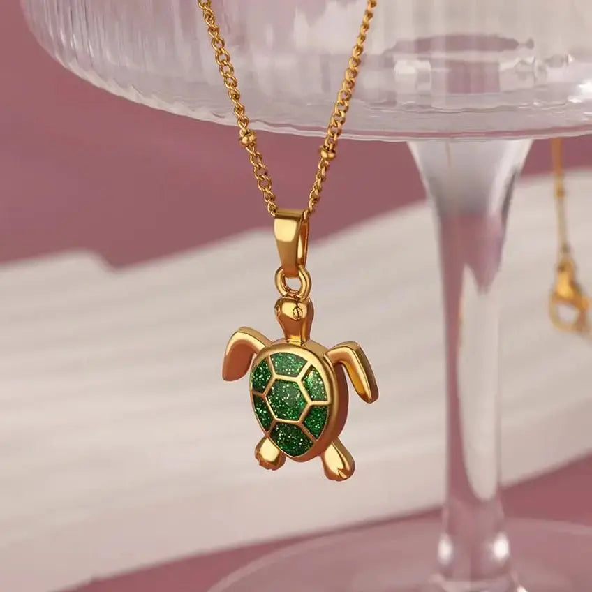 Farbige Schildkröten-Halskette aus Edelstahl – Sommerliche Perlenkette mit Tieranhänger für Damen & Unisex | Strand Schmuck Vintage Stil