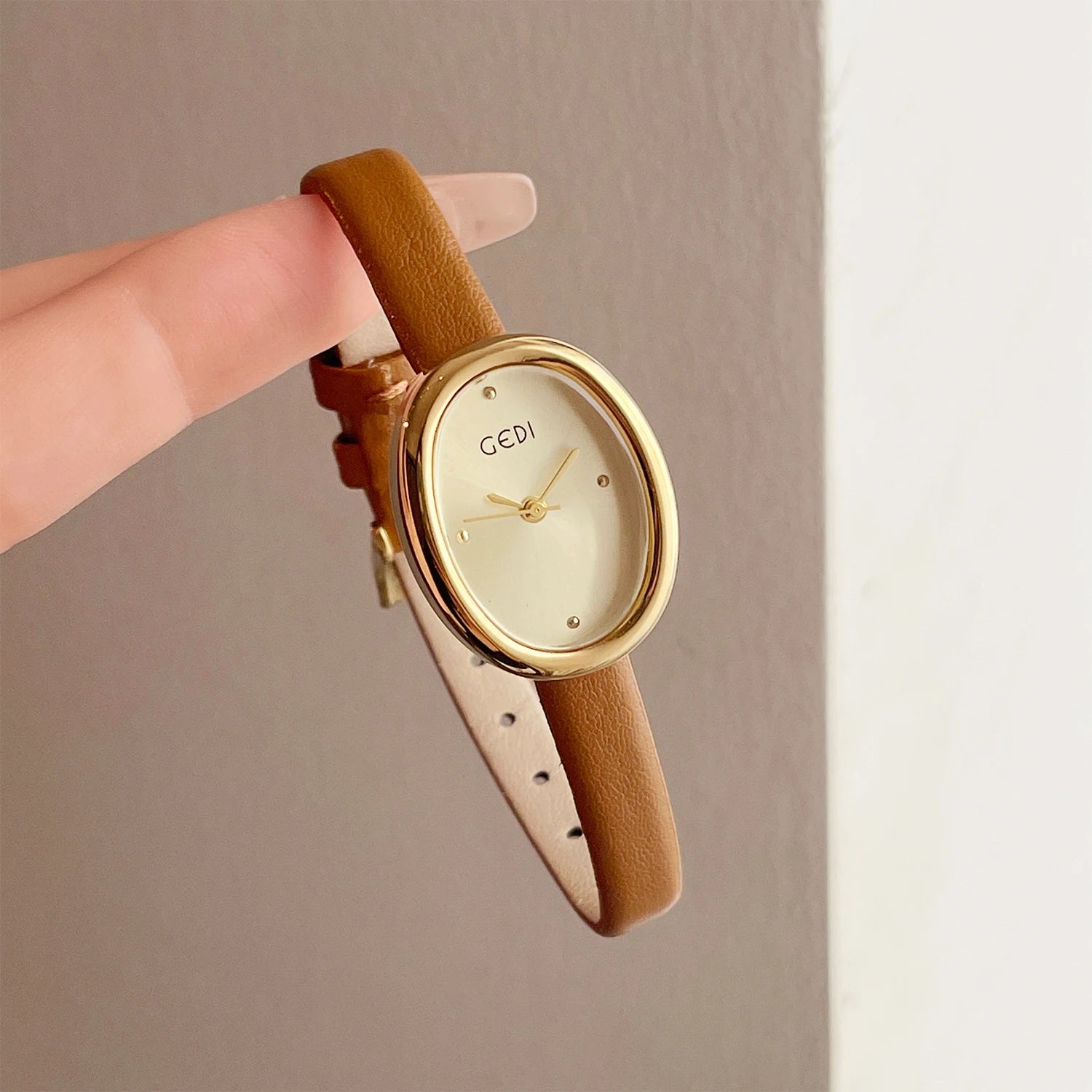 Elegante Luxus-Armbanduhren mit Lederarmband für Damen, wasserabweisender Quarzuhr mit kleinem ovalem Zifferblatt, perfektes Geschenk für Damen