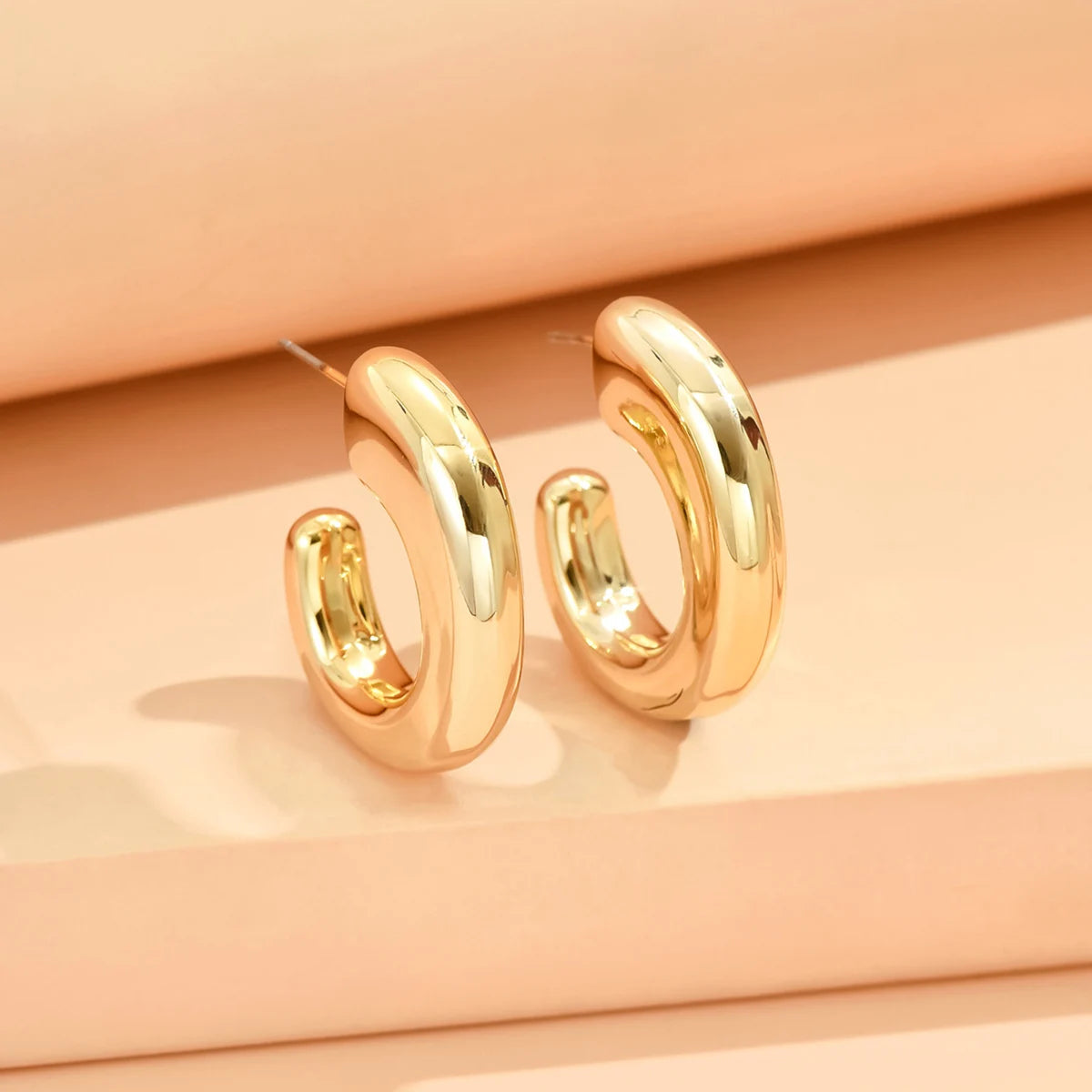 Natura Sabi Geometrische unregelmäßige metallische Farbohrringe für Frauen 2024, minimalistischer Stil, Persönlichkeitsohrringe, trendiger Schmuck, Geschenk