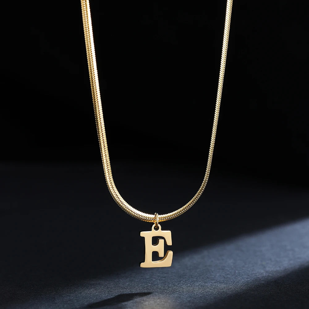 A-Z Alphabet vergoldeter Edelstahl Anhänger Halskette für Frauen Schlangenkette Anfangsbuchstabe Schlüsselbein Halsketten Kragen Schmuck
