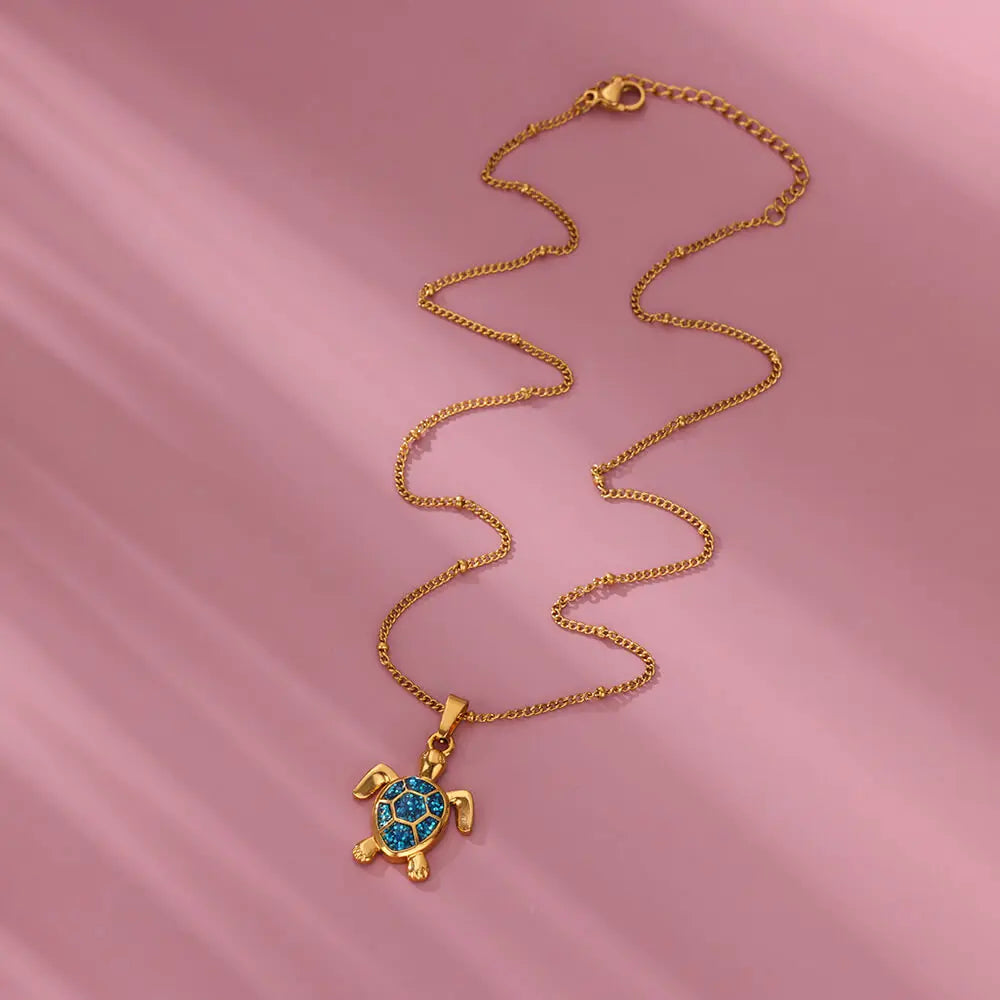 Farbige Schildkröten-Halskette aus Edelstahl – Sommerliche Perlenkette mit Tieranhänger für Damen & Unisex | Strand Schmuck Vintage Stil