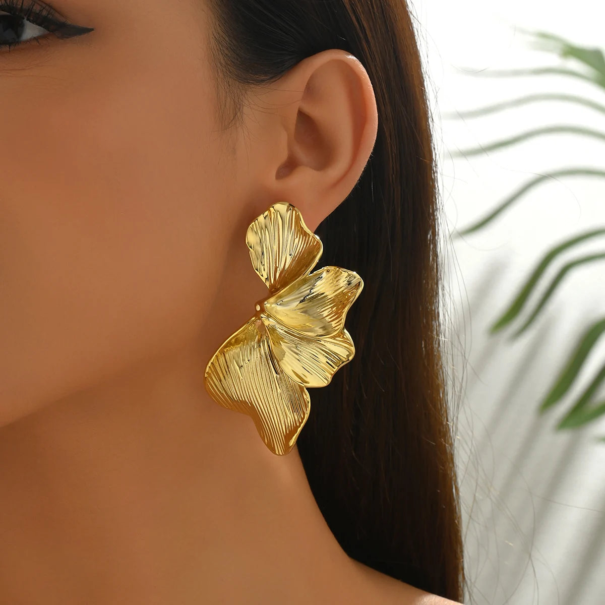 Elegante Ginkgo Blätter Halbe Blume Ohrstecker für Frauen Design Sinn Gold Farbe Blütenblätter Piercing Ohrringe Damen Schmuck