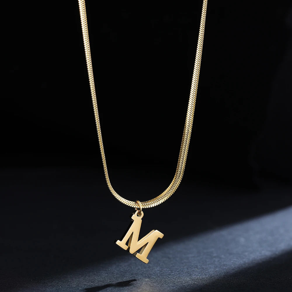 A-Z Alphabet vergoldeter Edelstahl Anhänger Halskette für Frauen Schlangenkette Anfangsbuchstabe Schlüsselbein Halsketten Kragen Schmuck