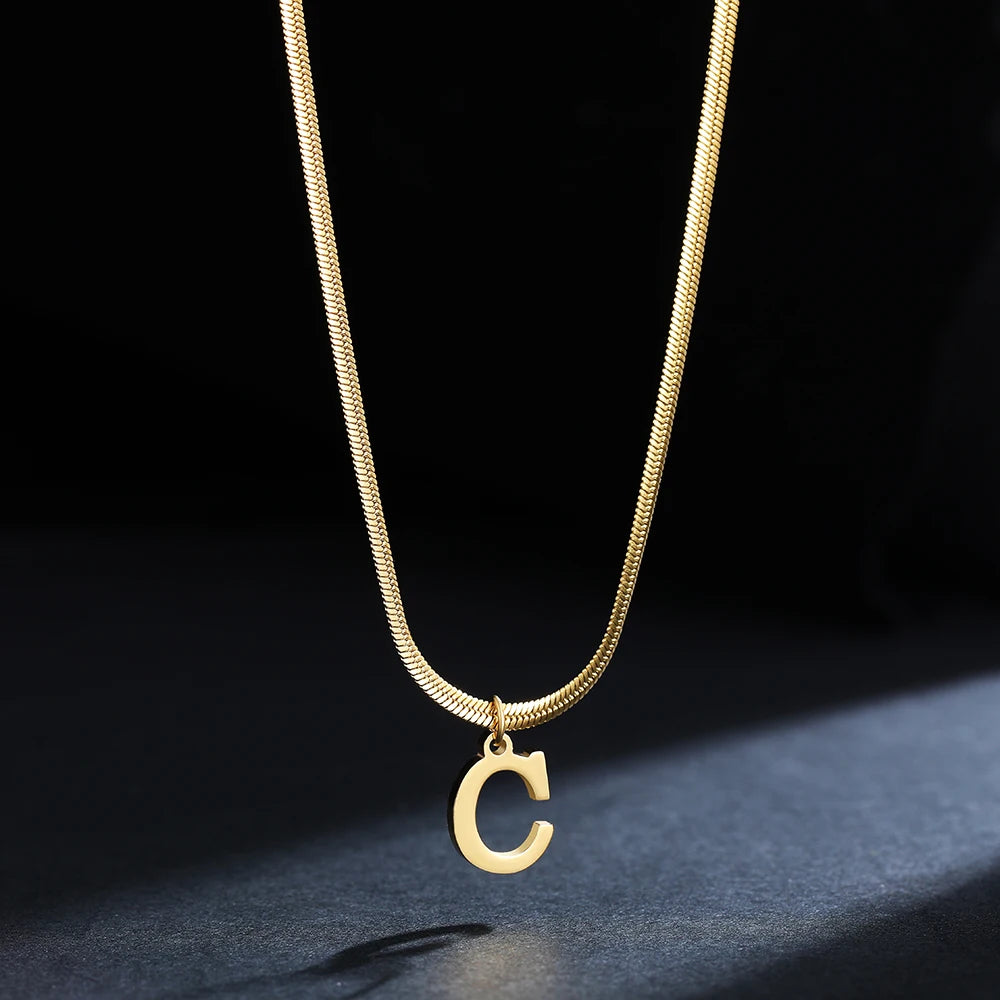 A-Z Alphabet vergoldeter Edelstahl Anhänger Halskette für Frauen Schlangenkette Anfangsbuchstabe Schlüsselbein Halsketten Kragen Schmuck