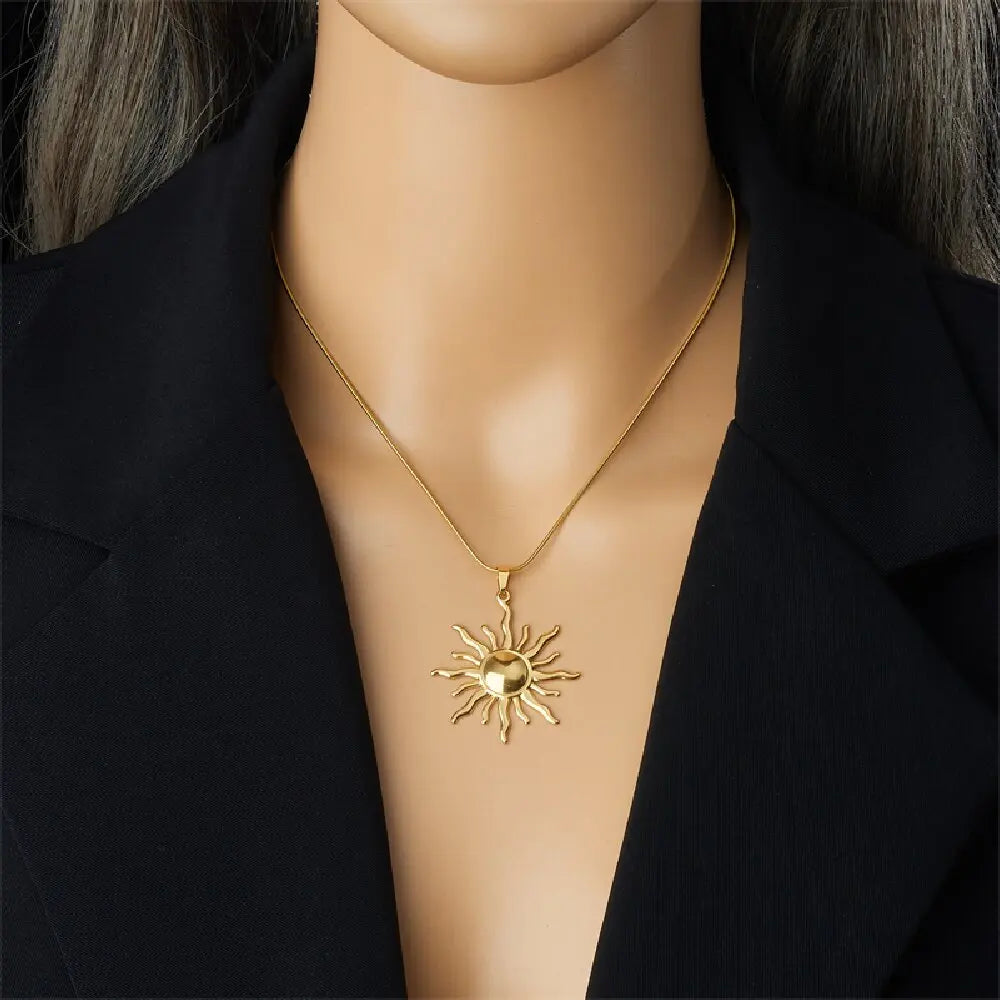 DIEYURO 316L Edelstahl Goldene Mode Sonne Anhänger Halskette Für Frauen Mädchen 2024 Neue Concise Solar Hals Kette Schmuck Geschenk