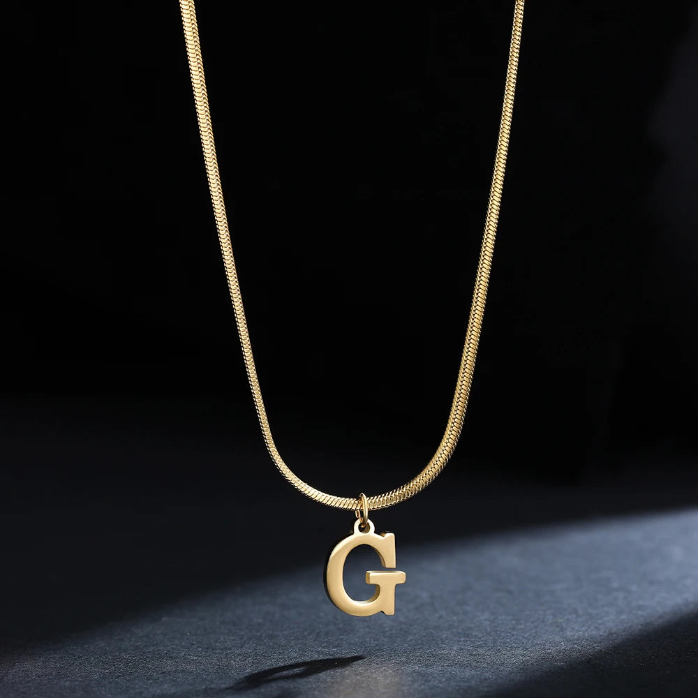 A-Z Alphabet vergoldeter Edelstahl Anhänger Halskette für Frauen Schlangenkette Anfangsbuchstabe Schlüsselbein Halsketten Kragen Schmuck