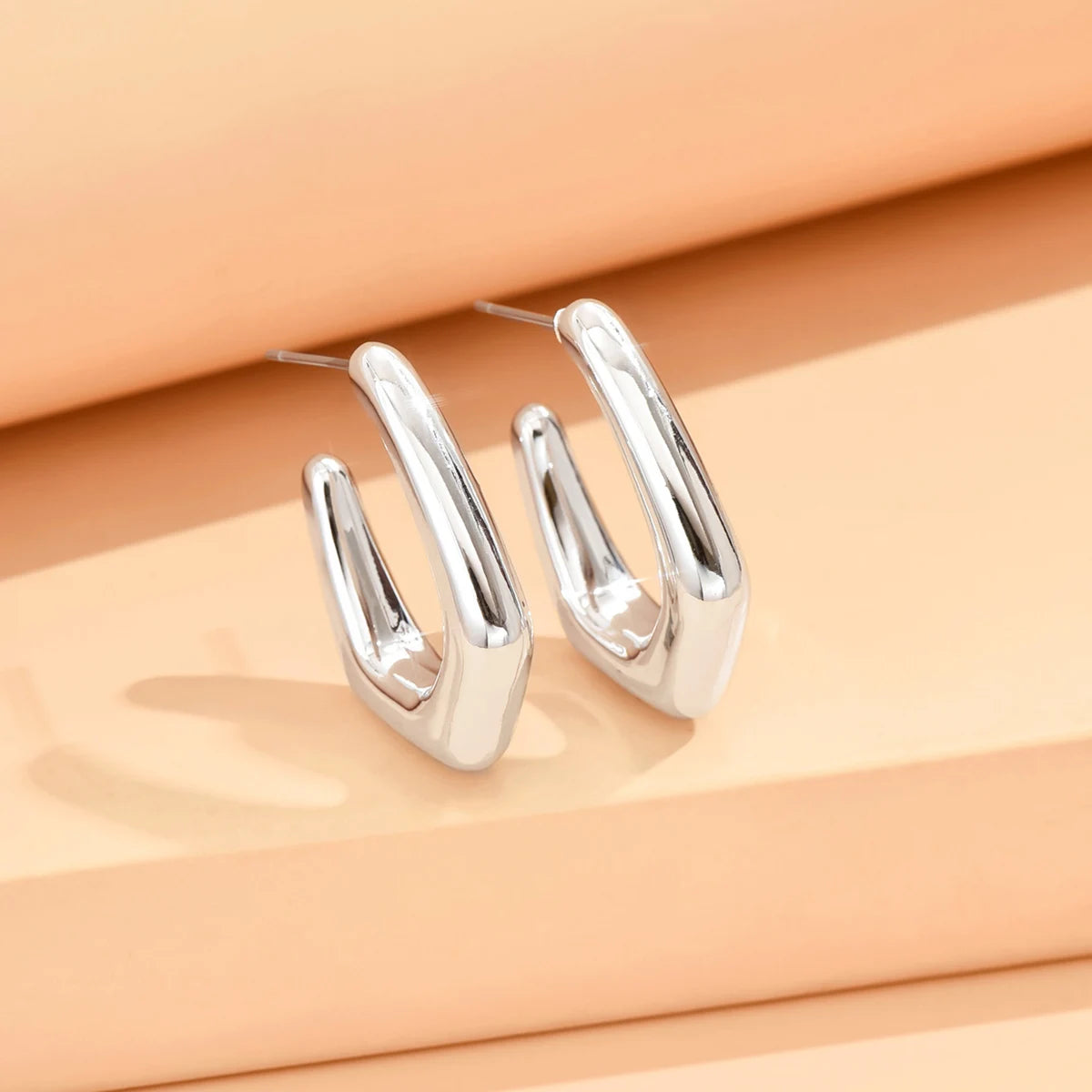 Natura Sabi Geometrische unregelmäßige metallische Farbohrringe für Frauen 2024, minimalistischer Stil, Persönlichkeitsohrringe, trendiger Schmuck, Geschenk