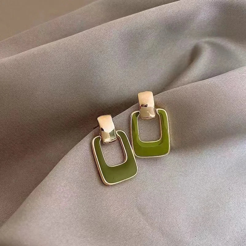 Koreanische Mode Glasierte Grüne Frische Kleine Stud Ohrringe Für Frauen Vintage Tropft Öl Geometrische Emaille Ohrring Partei Schmuck Geschenk