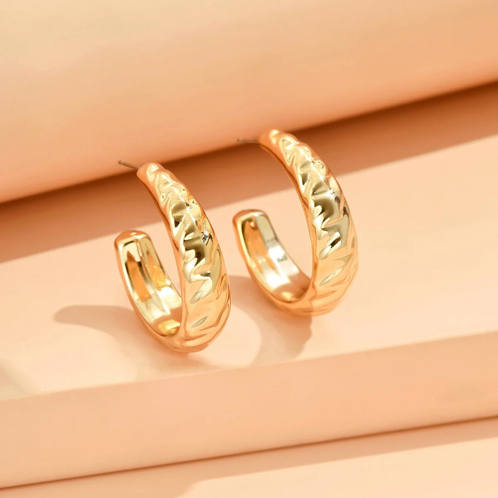 Natura Sabi Geometrische unregelmäßige metallische Farbohrringe für Frauen 2024, minimalistischer Stil, Persönlichkeitsohrringe, trendiger Schmuck, Geschenk