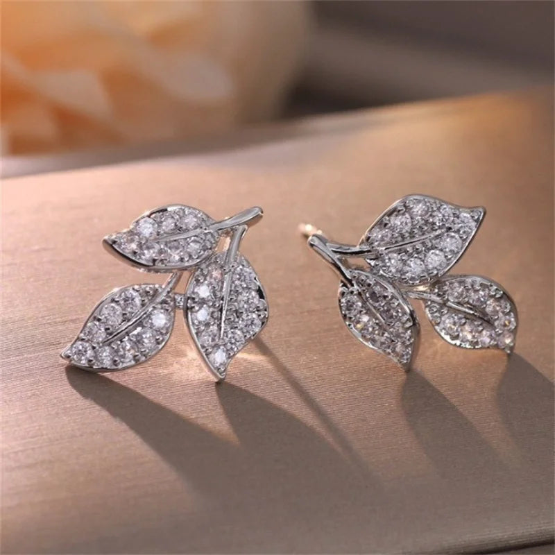 Zarter Blatt-Ohrring mit glänzendem Blatt für Damen, silberfarben/goldfarben, modische Ohrstecker, ausgefallenes Mädchen-Geschenk 2024, Schmuckgeschenke