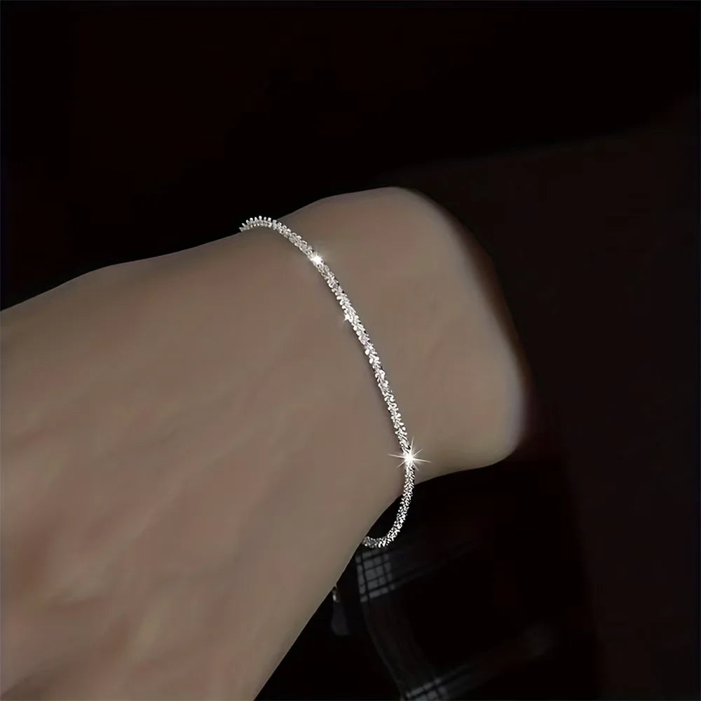 Set aus glänzend versilberten Schlüsselbeinketten, Halsketten, Armbändern und Schmuck, minimalistischen Sternenhimmel-Accessoires für Damen