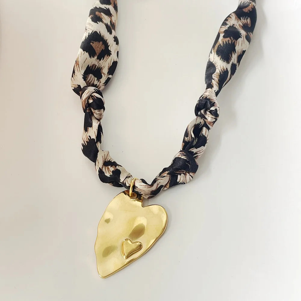 30 neue Feiertags-Spaß-Schal-Halskette mit riesigen Herzen oder kleinen Herzen, Weihnachtsgeschenk für Frauen, Mädchen, Mama