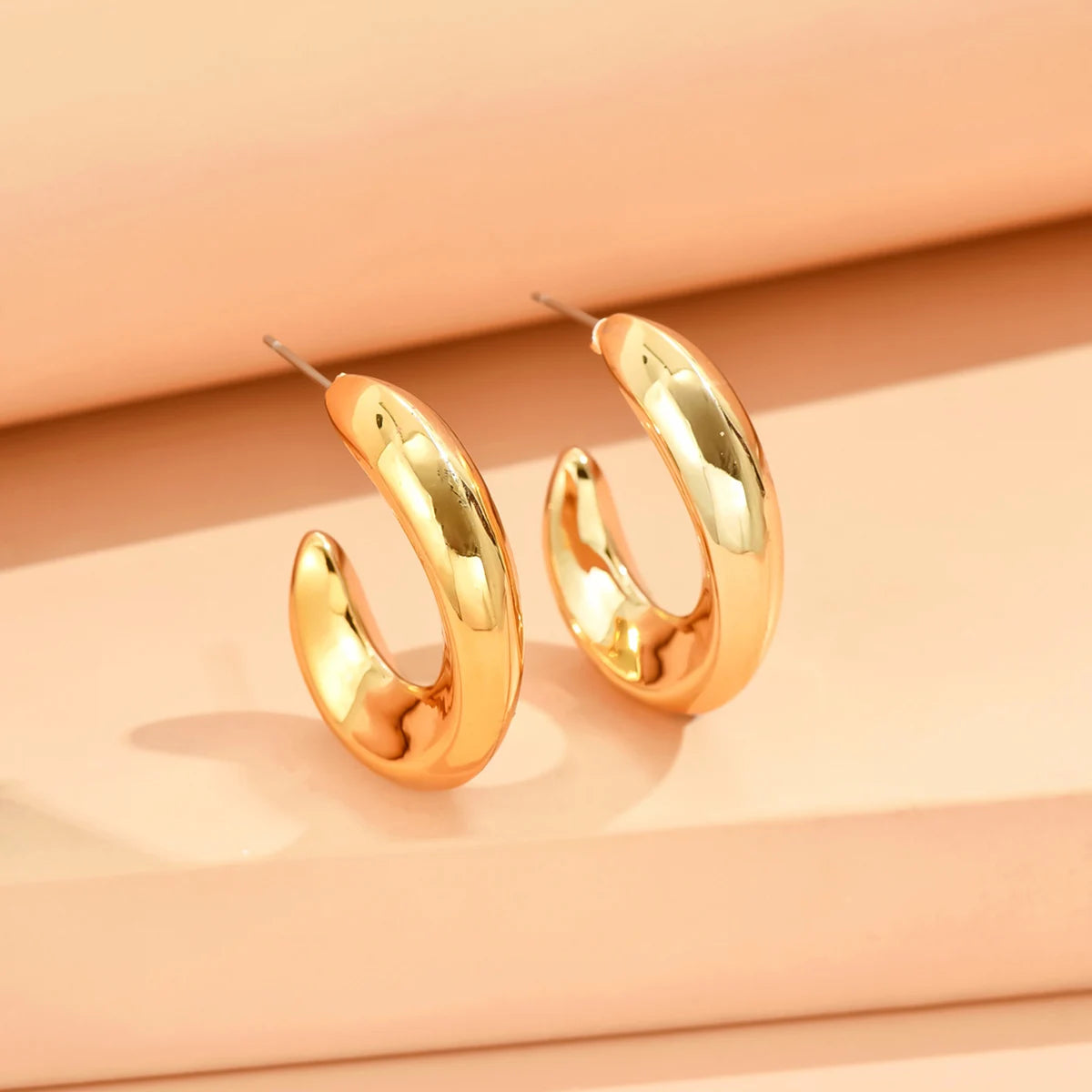 Natura Sabi Geometrische unregelmäßige metallische Farbohrringe für Frauen 2024, minimalistischer Stil, Persönlichkeitsohrringe, trendiger Schmuck, Geschenk