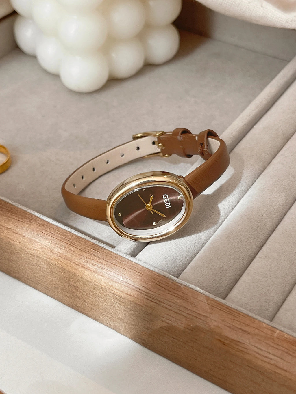 Elegante Luxus-Armbanduhren mit Lederarmband für Damen, wasserabweisender Quarzuhr mit kleinem ovalem Zifferblatt, perfektes Geschenk für Damen