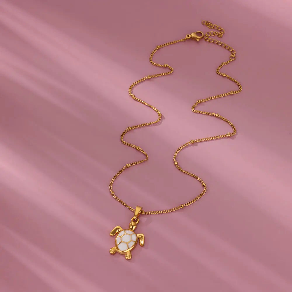 Farbige Schildkröten-Halskette aus Edelstahl – Sommerliche Perlenkette mit Tieranhänger für Damen & Unisex | Strand Schmuck Vintage Stil