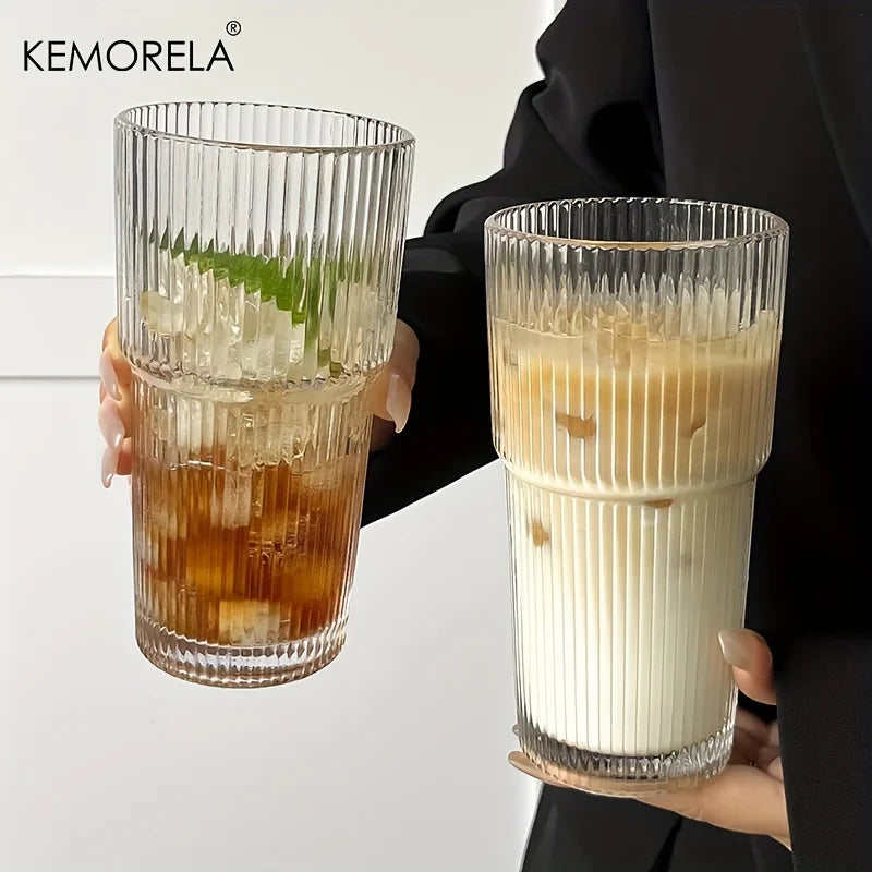 600 ml Glas-Kaffeetasse mit Deckel & Strohhalm | Gestreiftes Trinkglas für Saft, Eiskaffee & mehr
