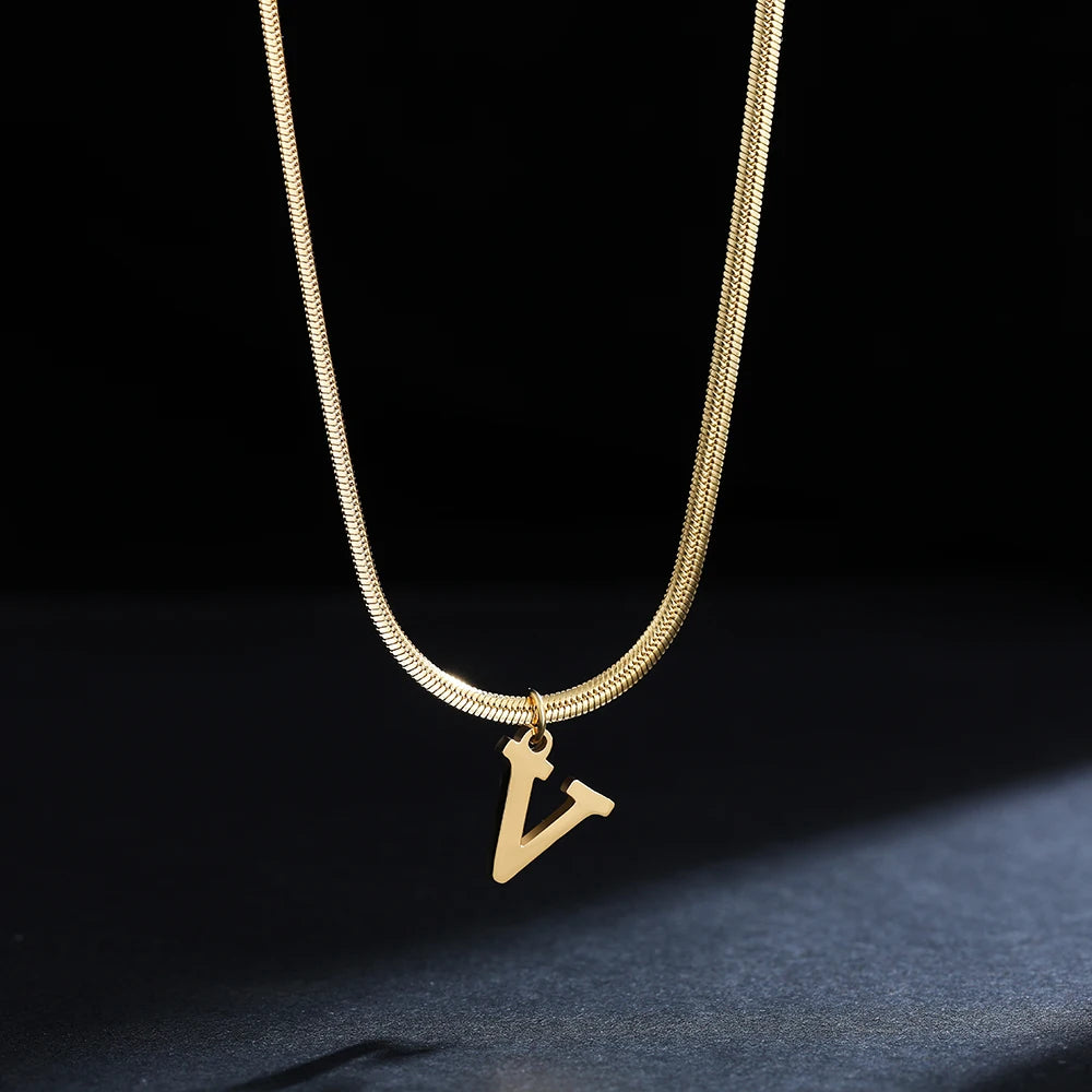 A-Z Alphabet vergoldeter Edelstahl Anhänger Halskette für Frauen Schlangenkette Anfangsbuchstabe Schlüsselbein Halsketten Kragen Schmuck