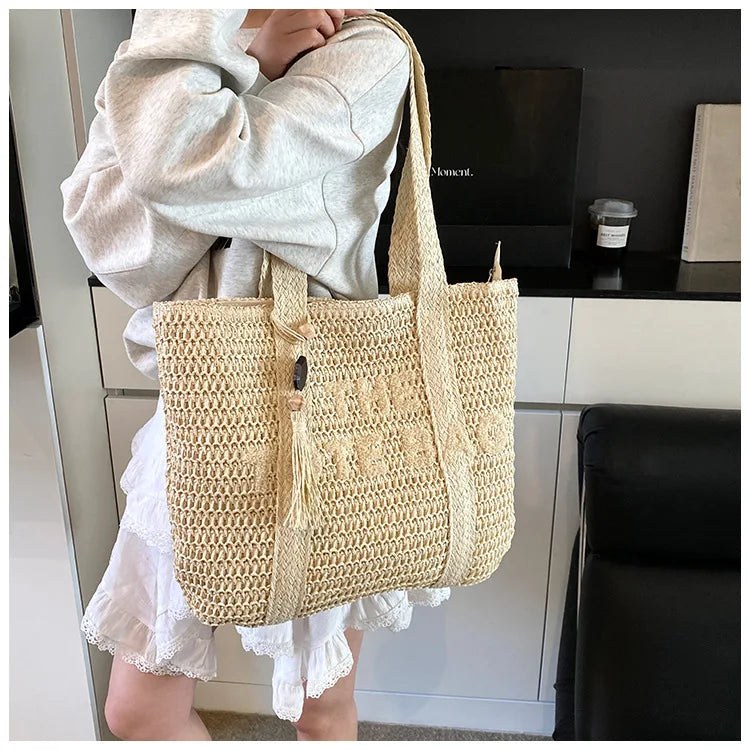 Französischer Stil, große Kapazität, gewebte Strohtasche für Damen, neue Strandurlaub-Umhängetasche, lässige Pendler-Einkaufstasche, Geldbörse