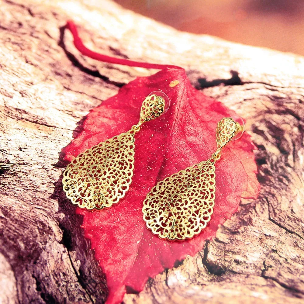 Sunspicems Goldfarbenes Arabisches Damen-Schmuckset Hohle Tropfenförmige Ohrringe Anhänger Halskette Marokkanischer Brautschmuck Strand-Schmuck