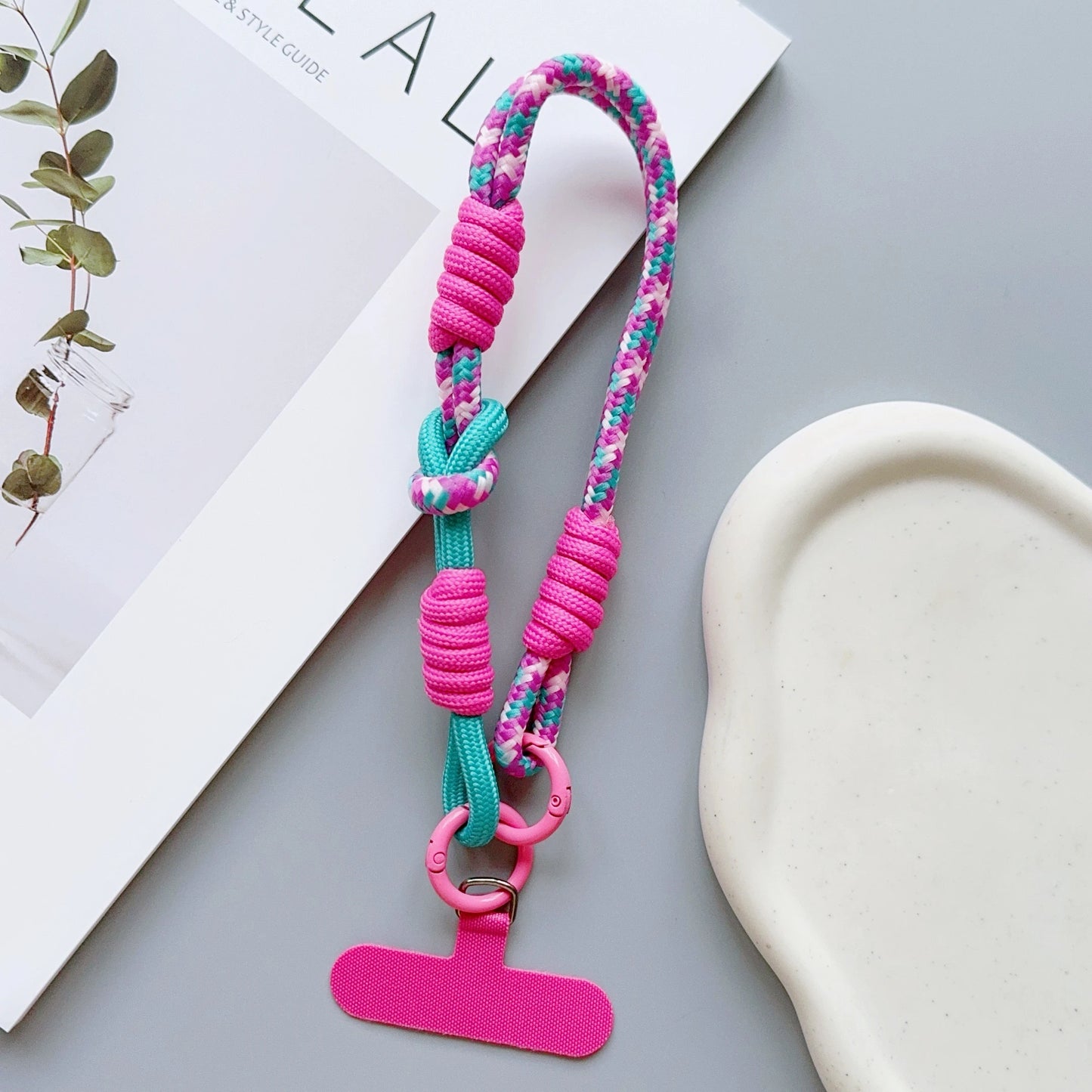 Kreative und wunderschöne Farbkombination, kreatives Cartoon-Armband, universelles Handy-Lanyard, Zubehör-Anhänger