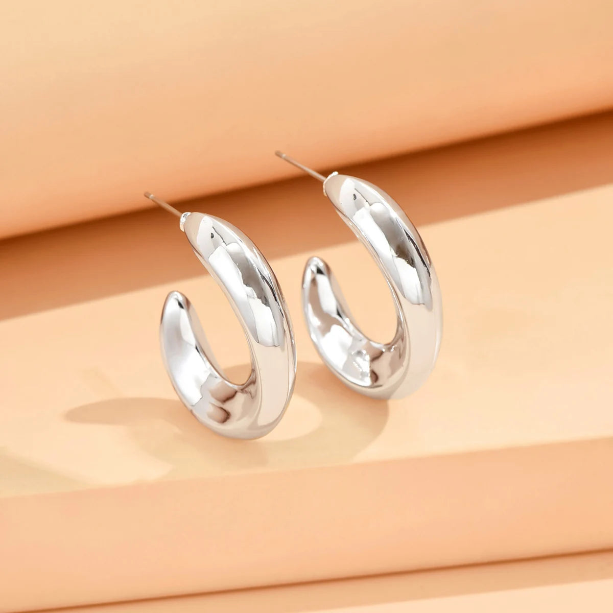 Natura Sabi Geometrische unregelmäßige metallische Farbohrringe für Frauen 2024, minimalistischer Stil, Persönlichkeitsohrringe, trendiger Schmuck, Geschenk