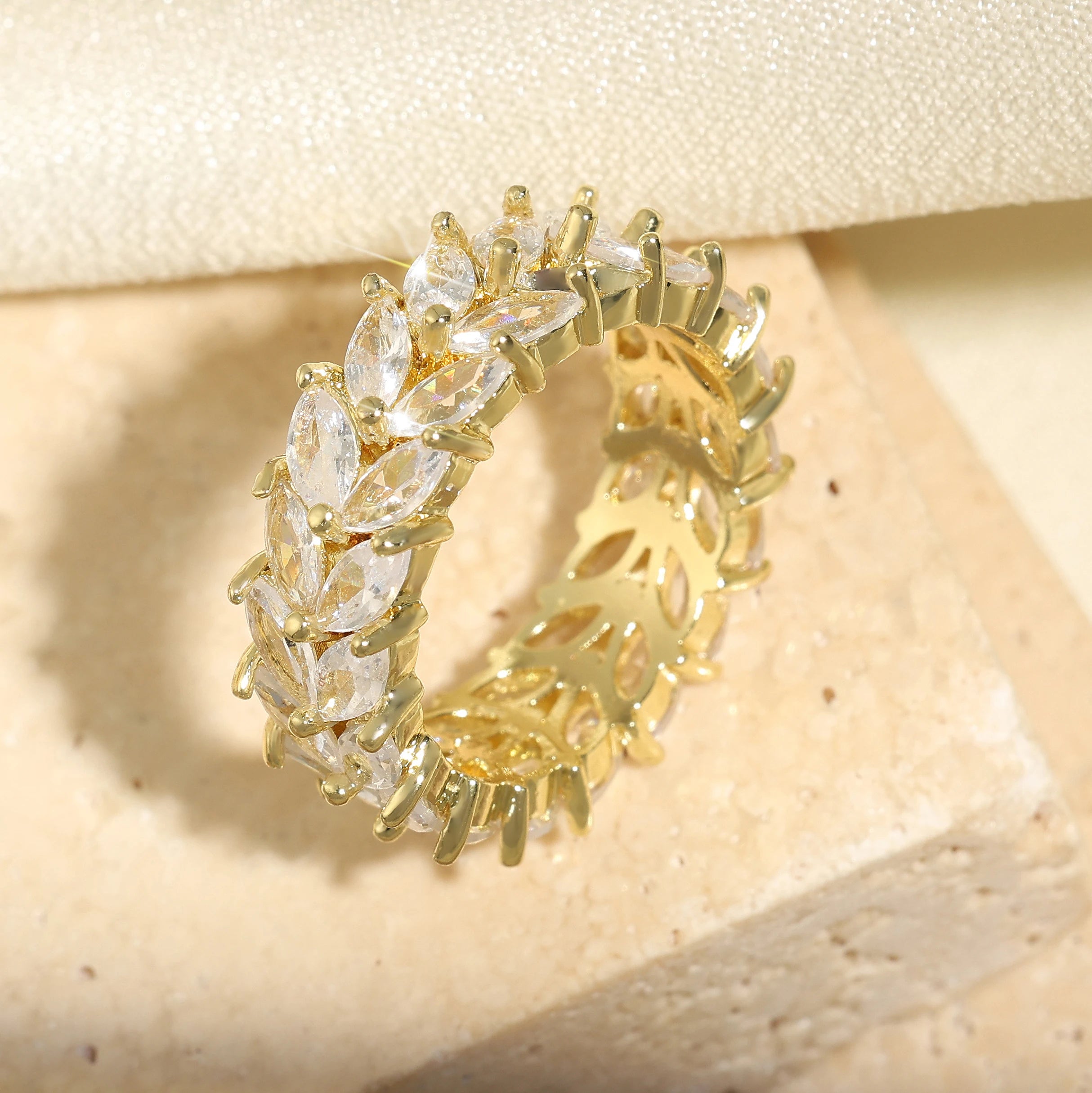Klassische Baguette-Zirkonia-Verlobungsringe für Damen, luxuriöser, 18 Karat vergoldeter Hochzeitsschmuck